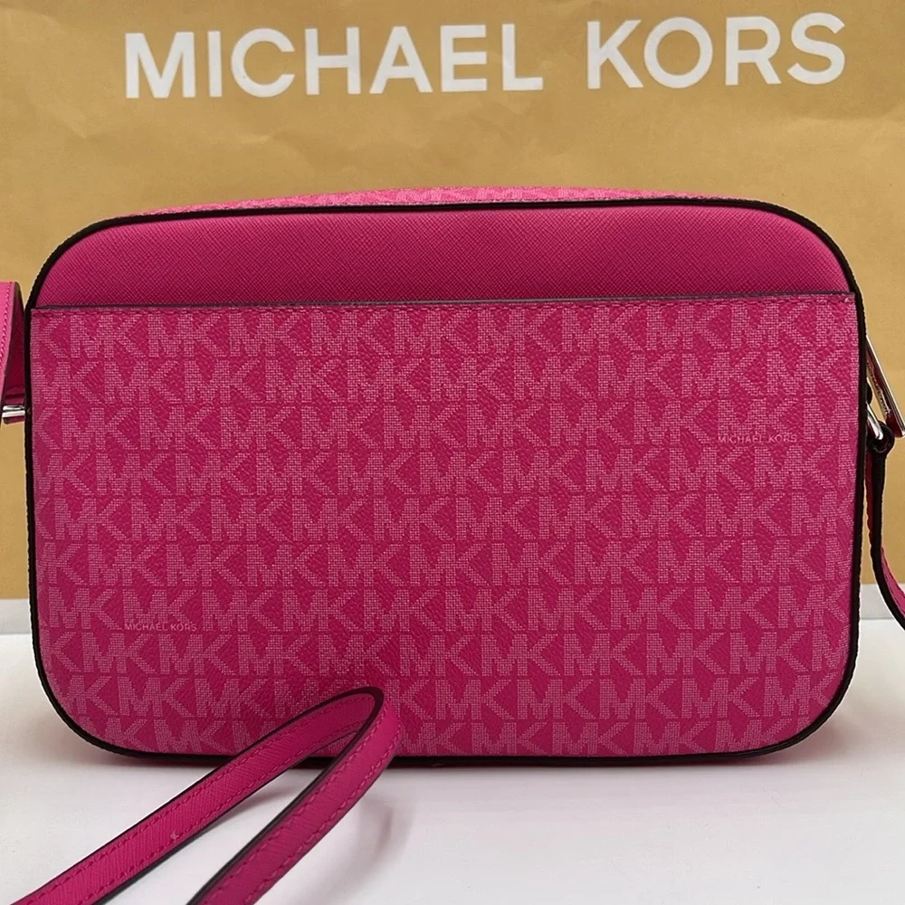 Michael Kors Jet Set Large Signature Logo Chain Crossbody Bag
Dragonfruit
NWT - Picture 5 of 16